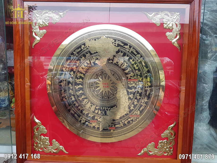 Khung bằng gỗ tự nhi&ecirc;n v&ocirc; c&ugrave;ng chắc chắn